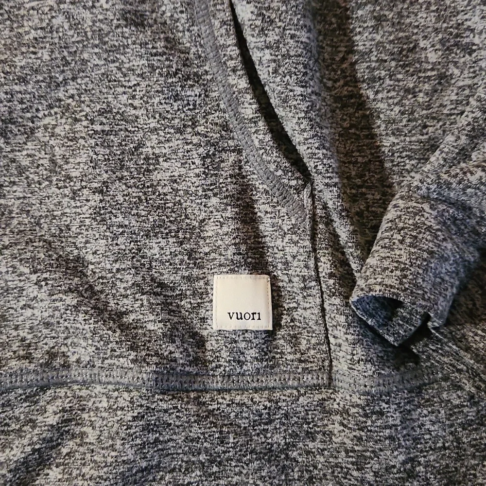 🆕 Vuori Halo Performance Hoodie 2.0 in Heather Grey Size L - Picture 4 of 6